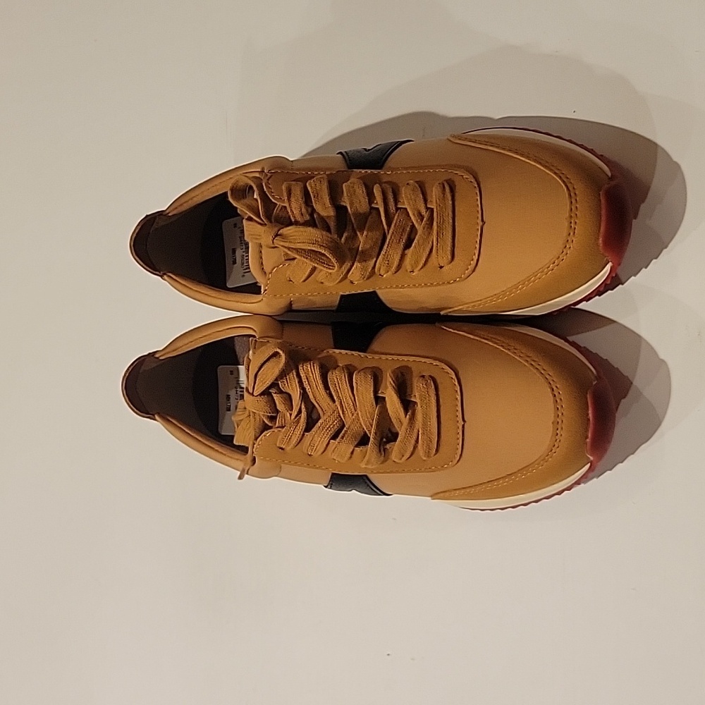 Mia Kable Sneakers